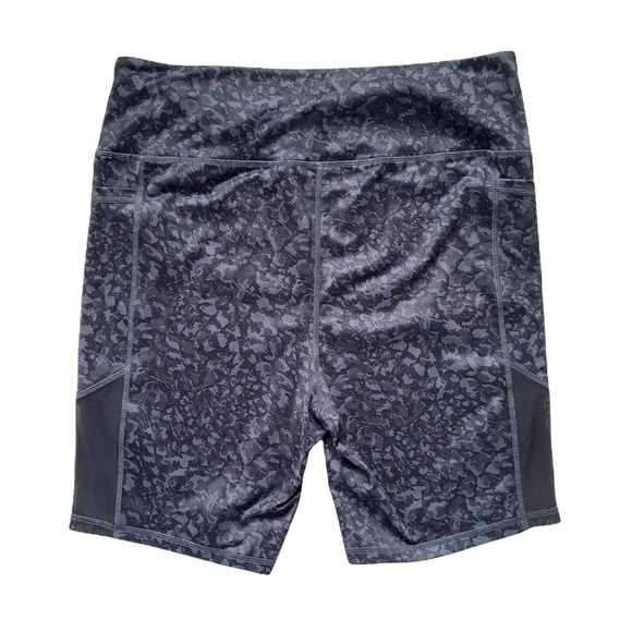 Black/gray patterned biker shorts with pockets - Picture 2 of 7
